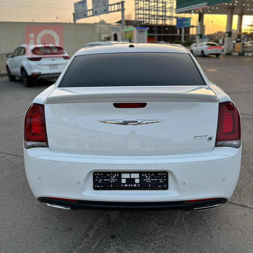 کرایسلەر 300